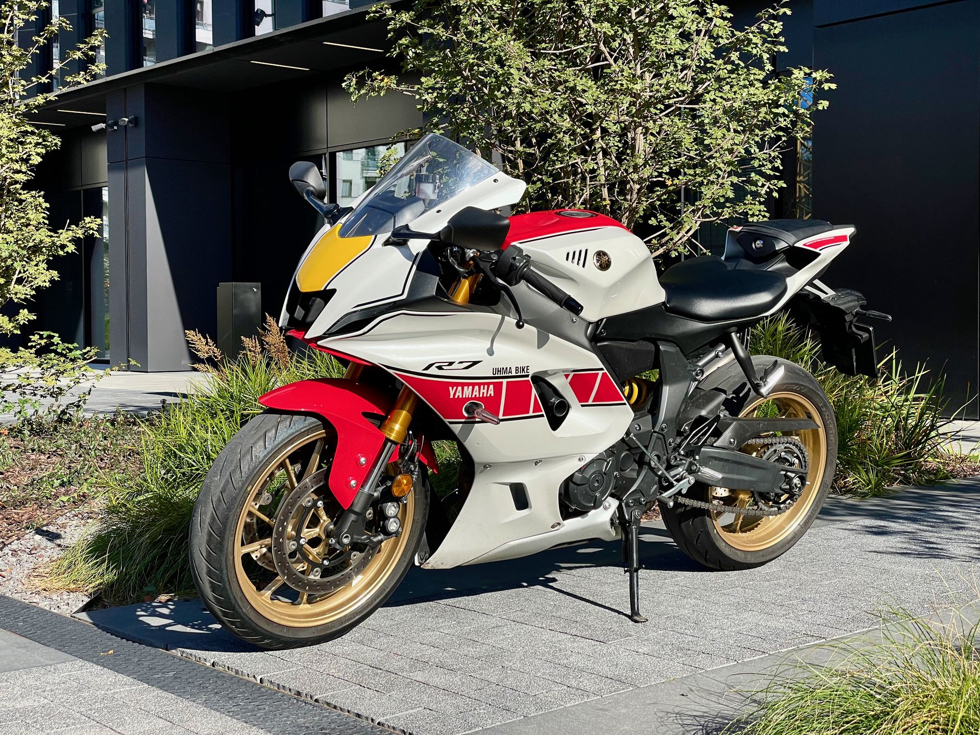 Yamaha R7