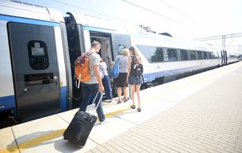 Warszawa: Ten pociąg to hit — 40 proc. biletów sprzedanych w kilka godzin