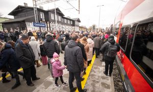 Tłumy na peronie polskiego uzdrowiska. Kolej wróciła po 14 latach