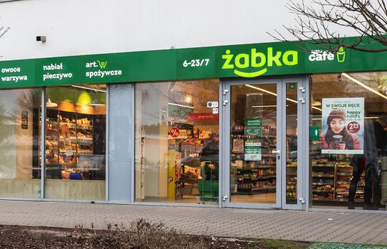 Żabka oferuje nowym franczyzobiorcom dłuższy okres przychodu gwarantowanego