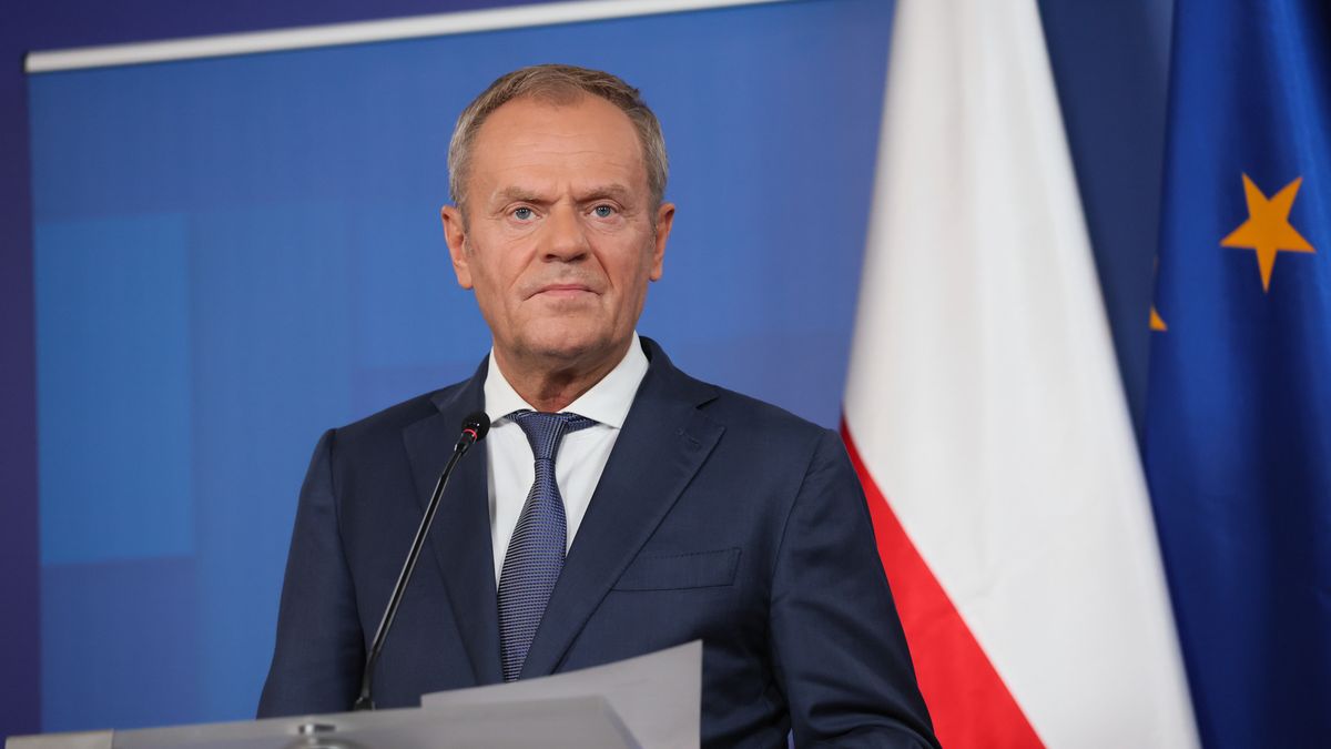 Bruksela, Belgia, 17.10.2024. Premier Donald Tusk na konferencji prasowej po spotkaniu Rady Europejskiej w Brukseli, 17 bm. Na posiedzeniu unijni przywódcy rozmawiali o Ukrainie, Bliskim Wschodzie, konkurencyjności, migracji i sprawach zagranicznych. (aldg) PAP/Leszek Szymański