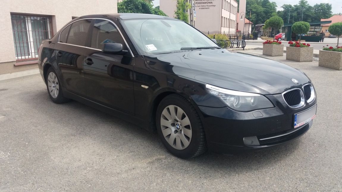 Czarne BMW będzie teraz służyć urzędowi gminy w Szerzynach