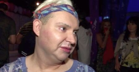 "SAM dbam o cerę w domu! Lasery, wpychanie kremu światłem, tlen..."