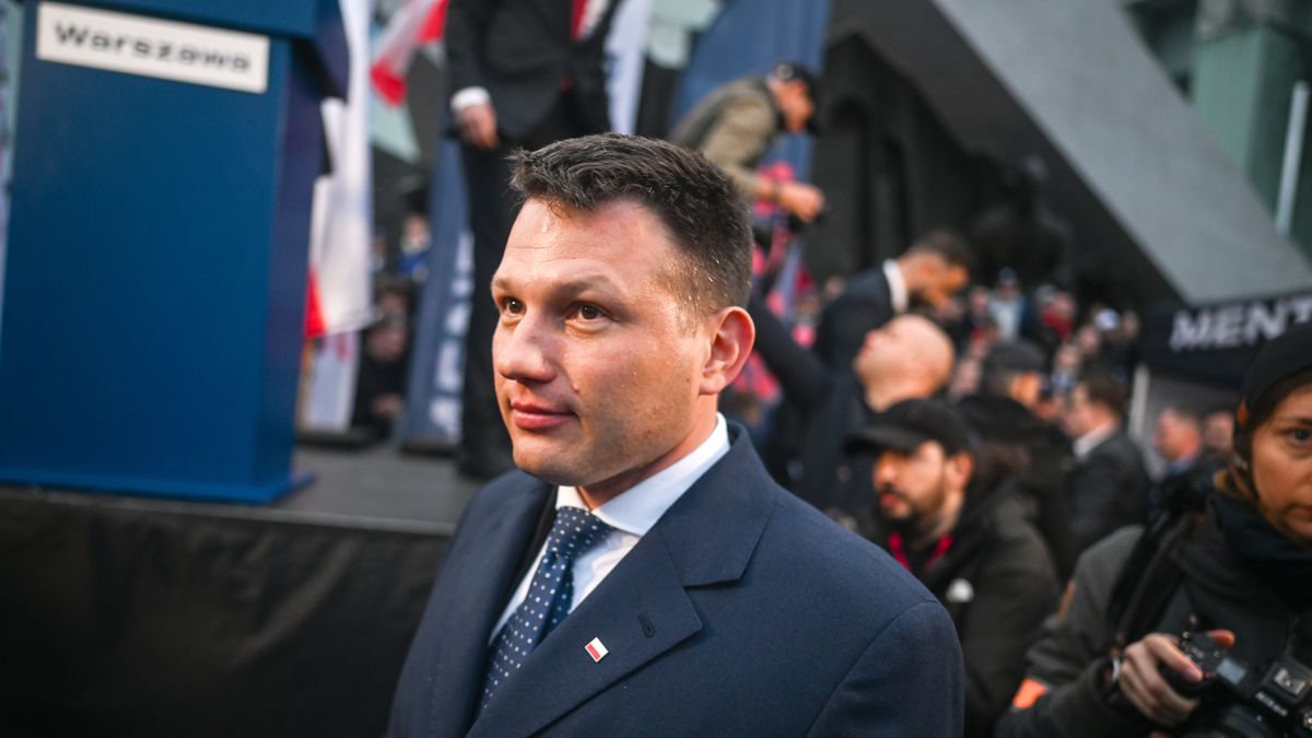 WARSAW, POLAND - MAY 10: Presidential Candidate for the far right wing Confederation Party, Slawomir Mentzen gesticulates as he walks to meet with supporters after delivering a speech during a presidential campaign rally on May 10, 2025 in Warsaw, Poland. The presidential election in Poland will be held on May 18. (Photo by Omar Marques/Getty Images)