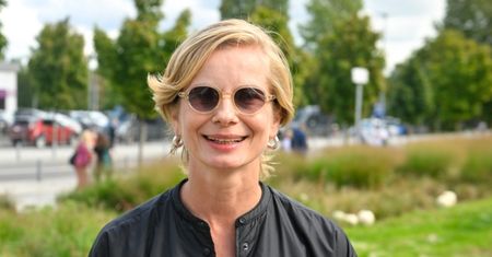 Magdalena Cielecka po otrzymaniu zarzutu prokuratorskiego rozdaje NIEŚMIAŁE uśmiechy na festiwalu w Gdyni (ZDJĘCIA)