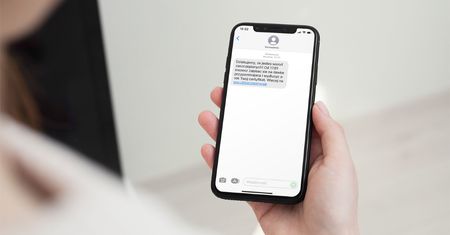 Rząd wysyła SMS-y do milionów Polaków. Po co?