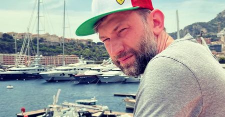 WHO'S YOUR DADDY: Prawdziwy ojciec nie tylko "pomaga" w domu. On angażuje się na równi z matką