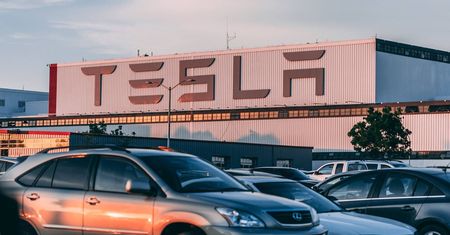 Gigaspór o gigafabrykę Tesli przy polskiej granicy