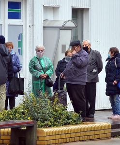 Godziny dla seniorów. Złość miesza się z zadowoleniem