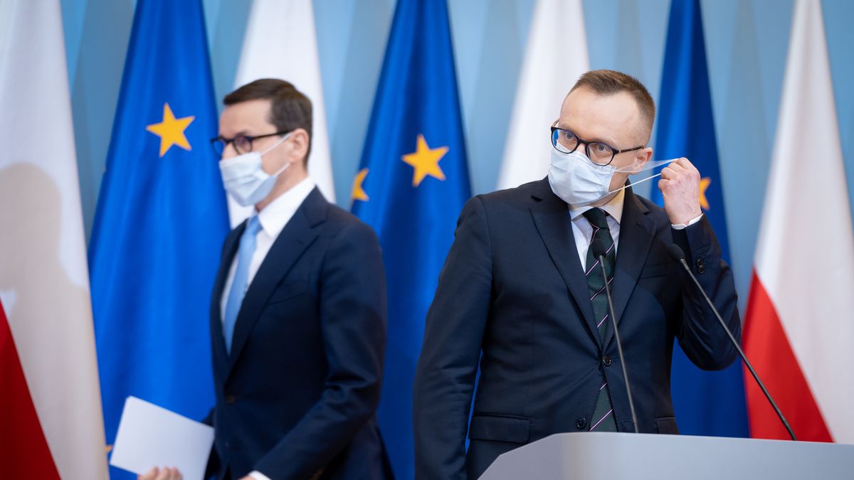 Polish Prime Minister Mateusz Morawiecki and Deputy Finance Minister Artur Sobon during a press conference in Warsaw, Poland, on March 24, 2022 (Photo by Mateusz Wlodarczyk/NurPhoto via Getty Images)