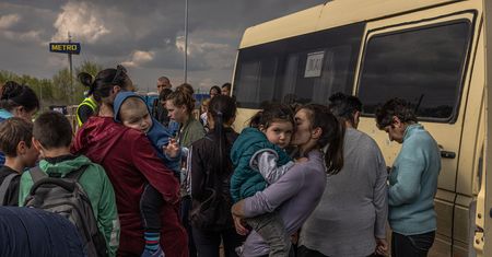 Rosjanie "ewakuują" dzieci z Ukrainy. Przerażające dane