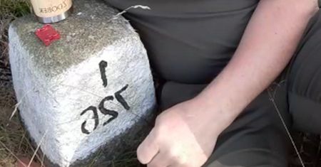 Po co są te kamienie? Grzybiarze gubią się w lasach, bo tego nie wiedzą