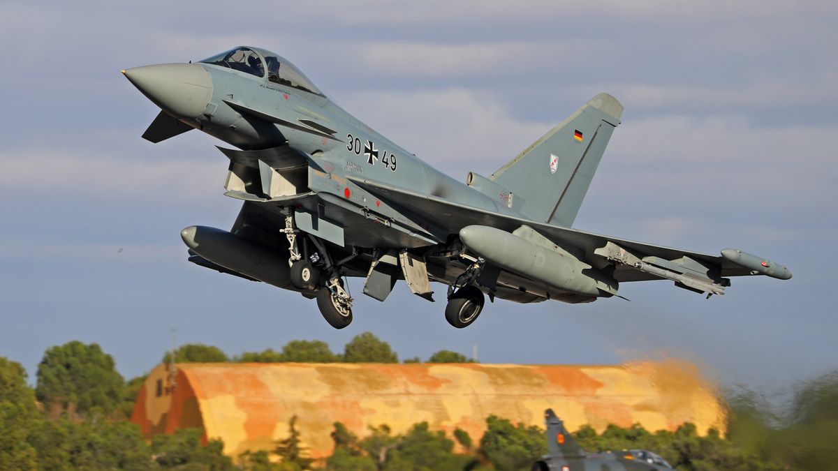 Tactical Leadership Programme Albacete
The Eurofighter EF-2000 Typhoon of the Luftwaffe (German Air Force) takes off from Los Llanos military air base during the Tactical Leadership Programme in Albacete, Spain, on November 21, 2024. (Photo by Joan Valls/Urbanandsport /NurPhoto via Getty Images)
NurPhoto
aerial maneuvers, aircraft photography, german air force, aircraft, albacete, military aircraft, leadership training, los llanos miitary air base, pilot training, los llanos, luftwaffe, european fighter, training program, defense, ef-2000, otan, aeronautics, 31-51, fighter jet, takeoff, november 21, joan valls, tlp, military aviation., nurphoto, military air base, aviation, eurofighter, fighter aircraft, urbanandsport, tactical leadership programme, albacete airport los llanos, air base, international cooperation, eurofighter typhoon ef2000