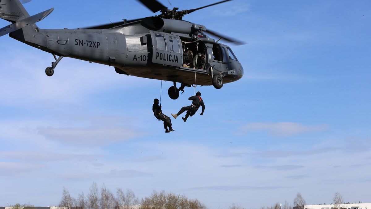 policyjny śmigłowiec BLACK HAWK
