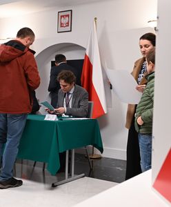 "Право і справедливість" перемагає на парламентських виборах у Польщі - екзит-пол