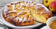 Jabłecznik na 10 łyżek to banalne ciasto. Uda się każdemu i za każdym razem