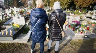 Ksiądz o stroju na cmentarz. Mówi, kiedy jest "wyrazem lekceważenia"