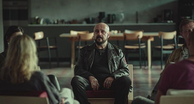 „Informacja zwrotna” wierci dziurę w mózgu. Recenzja serialu Netfliksa inspirowanego powieścią Jakuba Żulczyka