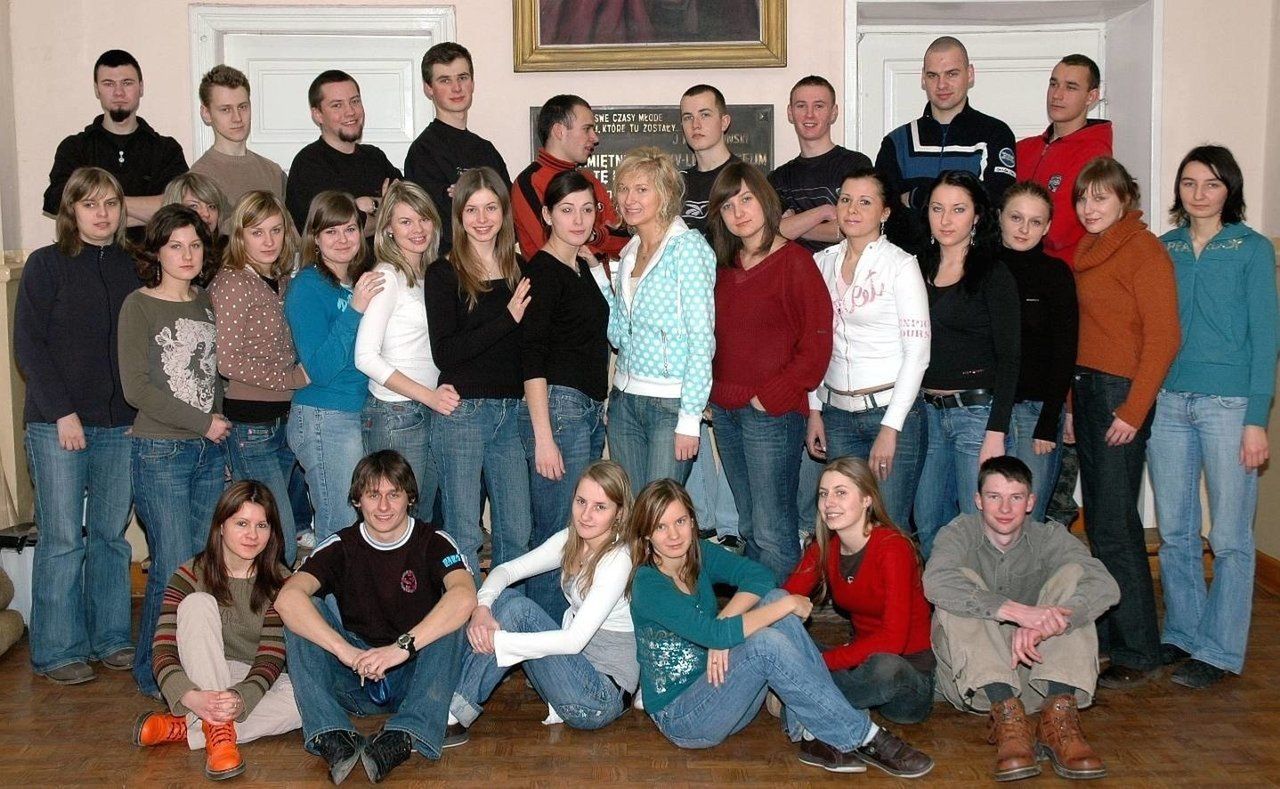 Stara wiara z II Liceum Ogólnokształcącego w Sandomierzu. Kto jest na zdjęciach?