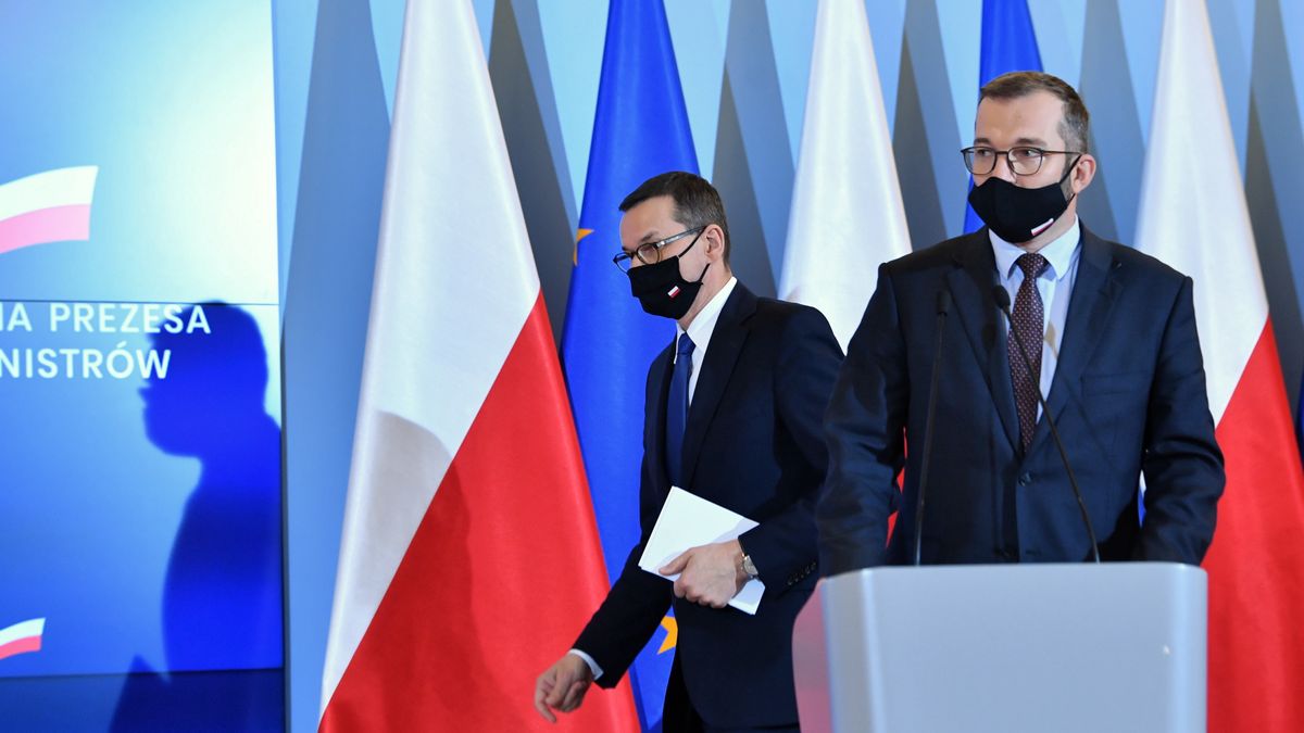 Premier Mateusz Morawiecki oraz minister rolnictwa i rozwoju wsi Grzegorz Puda podczas konferencji prasowej zaproponowali poprawki do ustawy o ochronie zwierząt