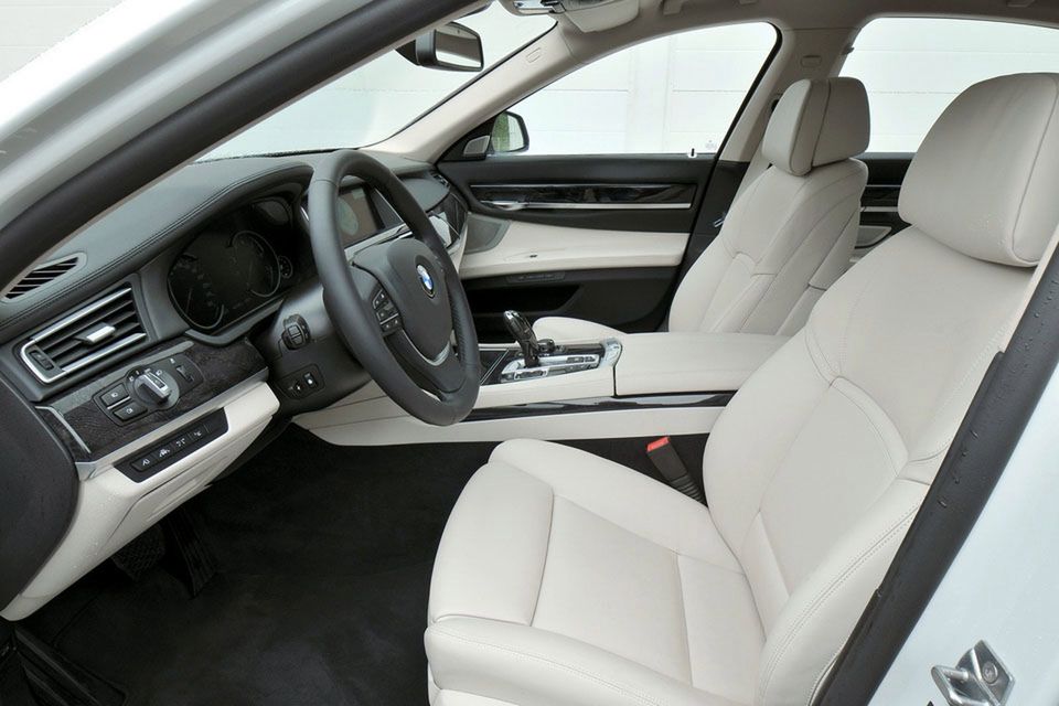 BMW serii 7 na rok 2013 - megagaleria niemieckiego okrętu flagowego 39