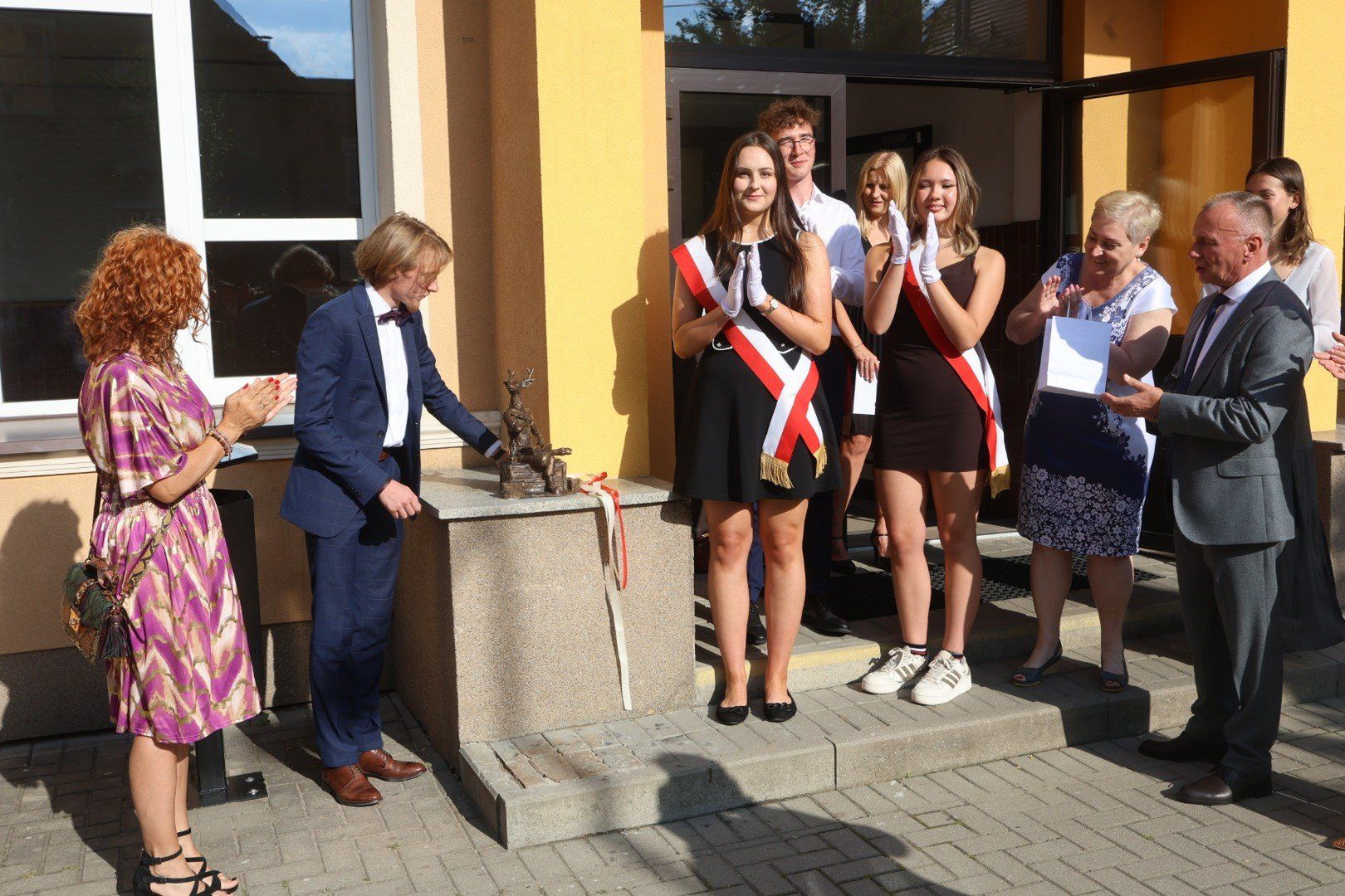 27.06.2025 Jelenia Góra. Zakończenie roku szkolnego w II LO i odsłonięcie jelonka
