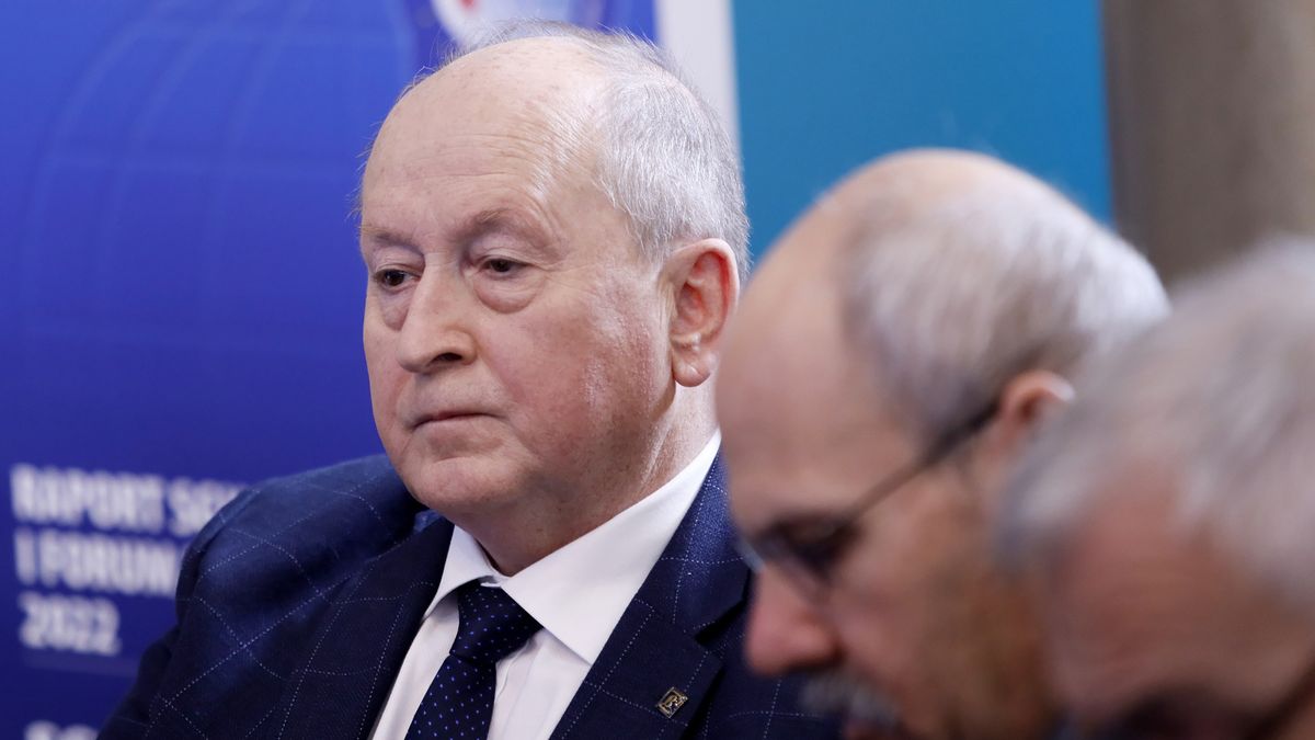 Karpacz, 06.09.2022. Prezes Związku Banków Polskich Krzysztof Pietraszkiewicz (L) podczas XXXI Forum Ekonomicznego w Karpaczu, 6 bm. (ad) PAP/Tomasz Wiktor