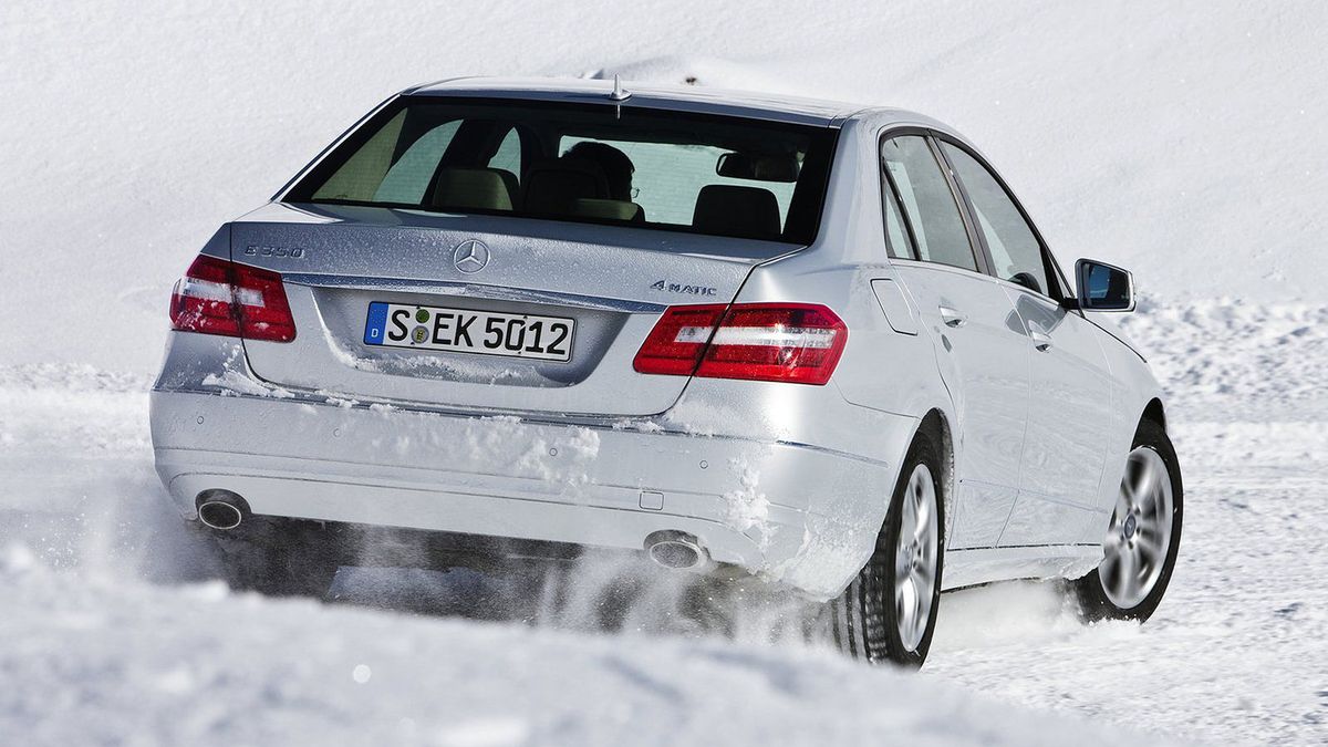 Jazda po zamarzniętym jeziorze nie zawsze jest dobrym pomysłem