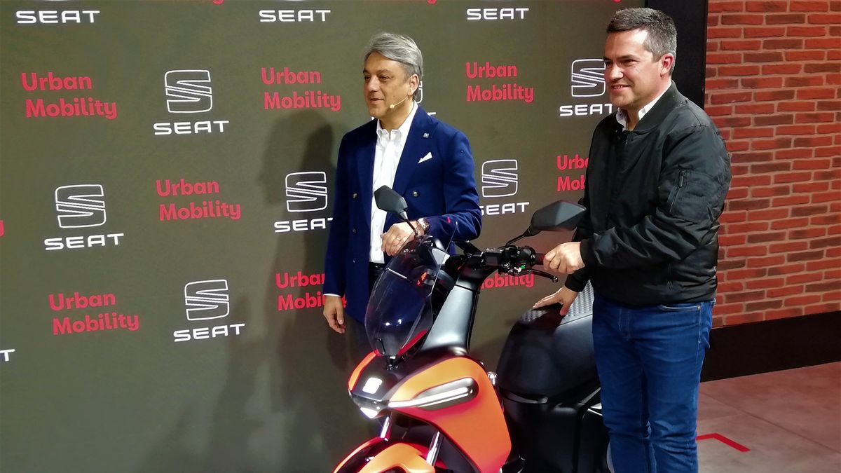 Na prezentacji nowego e-Scootera obecny był prezes Seata Luca de Meo oraz nowy szef SEAT Urban Mobility, Lucas Casasnovas