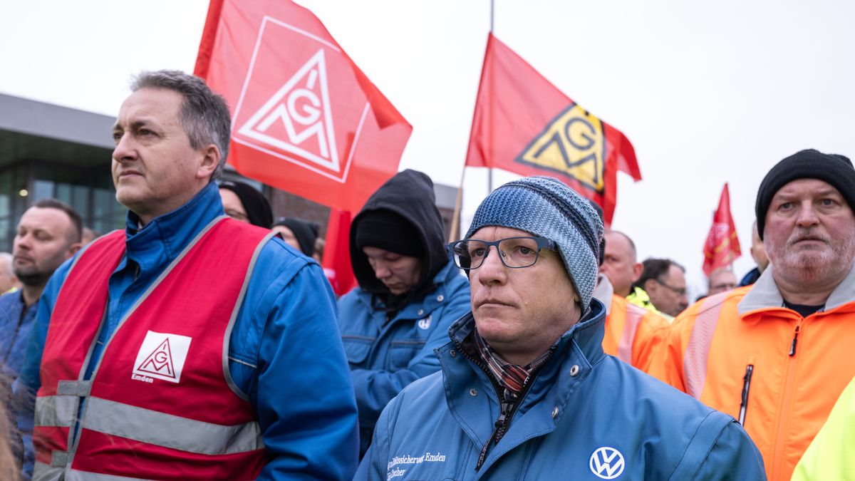 EMDEN, GERMANY - DECEMBER 2: Striking Volkswagen workers gather outside the Volkswagen factory on December 2, 2024 in Emden, Germany. IG Metall, the labour union representing the workers, is seeking a 7% pay raise, while company management wants to push through a 10% pay cut and possibly close three of its ten German plants in an effort to restore profitability in the face of a sharp decline in global sales. (Photo by David Hecker/Getty Images)