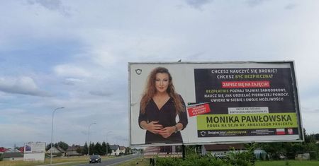 Posłanka PiS z darmową reklamą na billboardach. Płaci premier