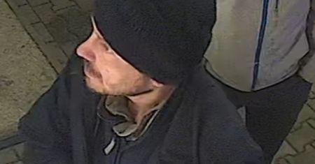 Płacił skradzioną kartą. Policja poszukuje mężczyzny ze zdjęcia