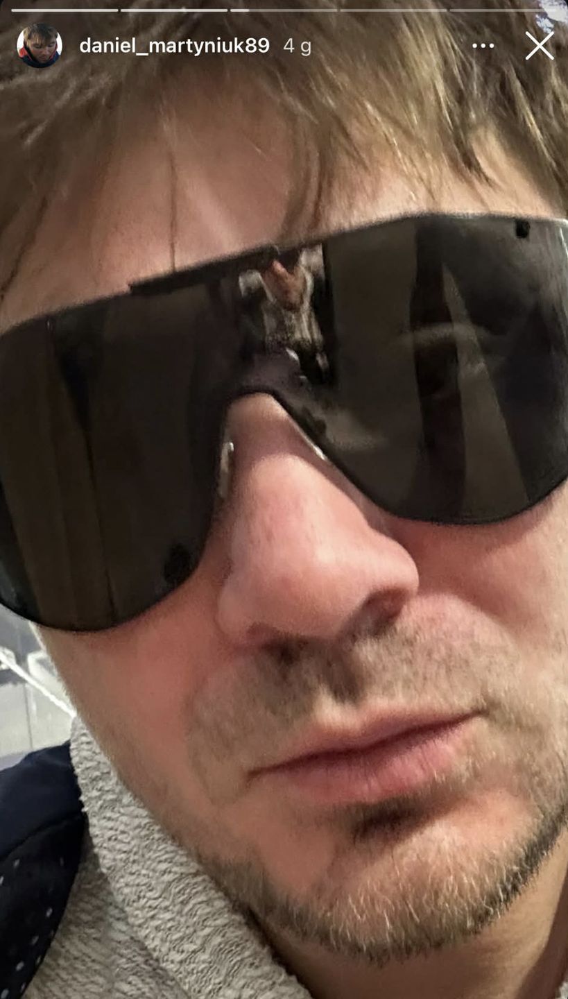 Daniel Martyniuk nadaje z lotniska