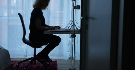 Przemoc ekonomiczna. "Każda kobieta powinna myśleć o sobie"