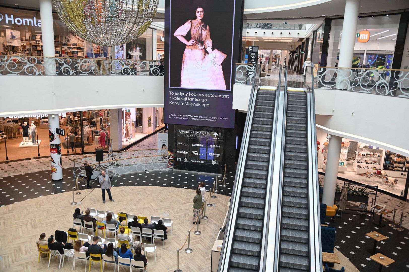 GALERIA W GALERII