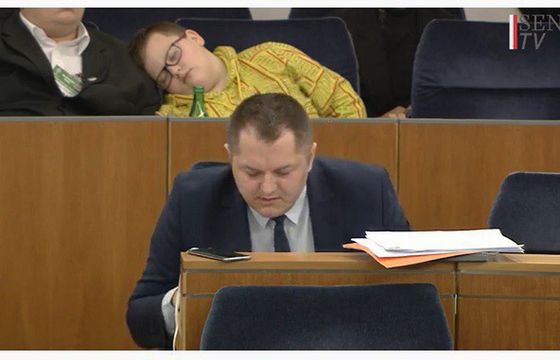 Ruszył Senat TV - na razie transmisje na YouTube, Twitterze i Facebooku