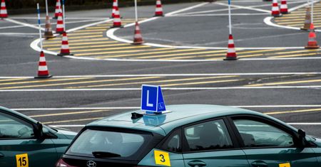 Korupcja przy egzaminach na prawo jazdy? Media: zarzuty dla 20 osób