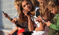 Telefony nie dają spać. Smartfony pogarszają jakość życia