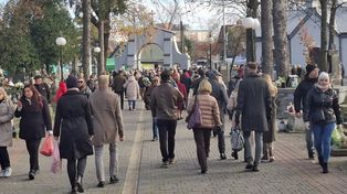 Radom: Wszystkich Świętych. Tłumy na cmentarzu przy ul. Limanowskiego
