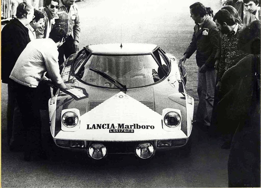 Lancia Stratos na oponach Pirelli