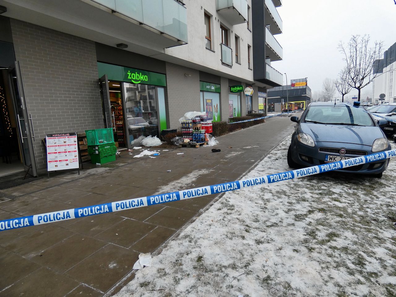 Warszawa. Obława na nożownika, który zaatakował pod sklepem