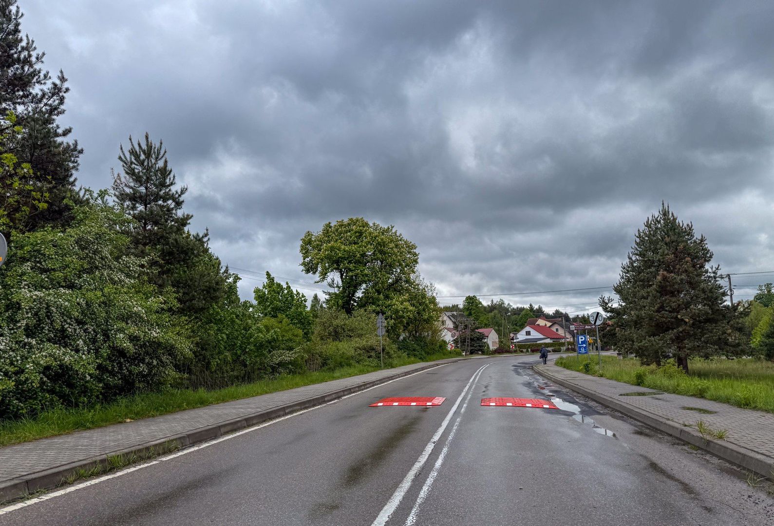 Bezpieczniej w Rabsztynie. Przy zamku zamontowano progi zwalniające