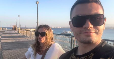 Uśmiechnięta Kaźmierska na wakacjach żartuje ze swojej sytuacji: "Chyba muszę zmienić profesję"