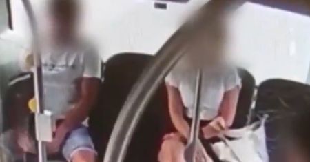 Wsiadł mężczyzna, kobieta się niczego nie spodziewała. Nagranie z Gorzowa Wlkp.