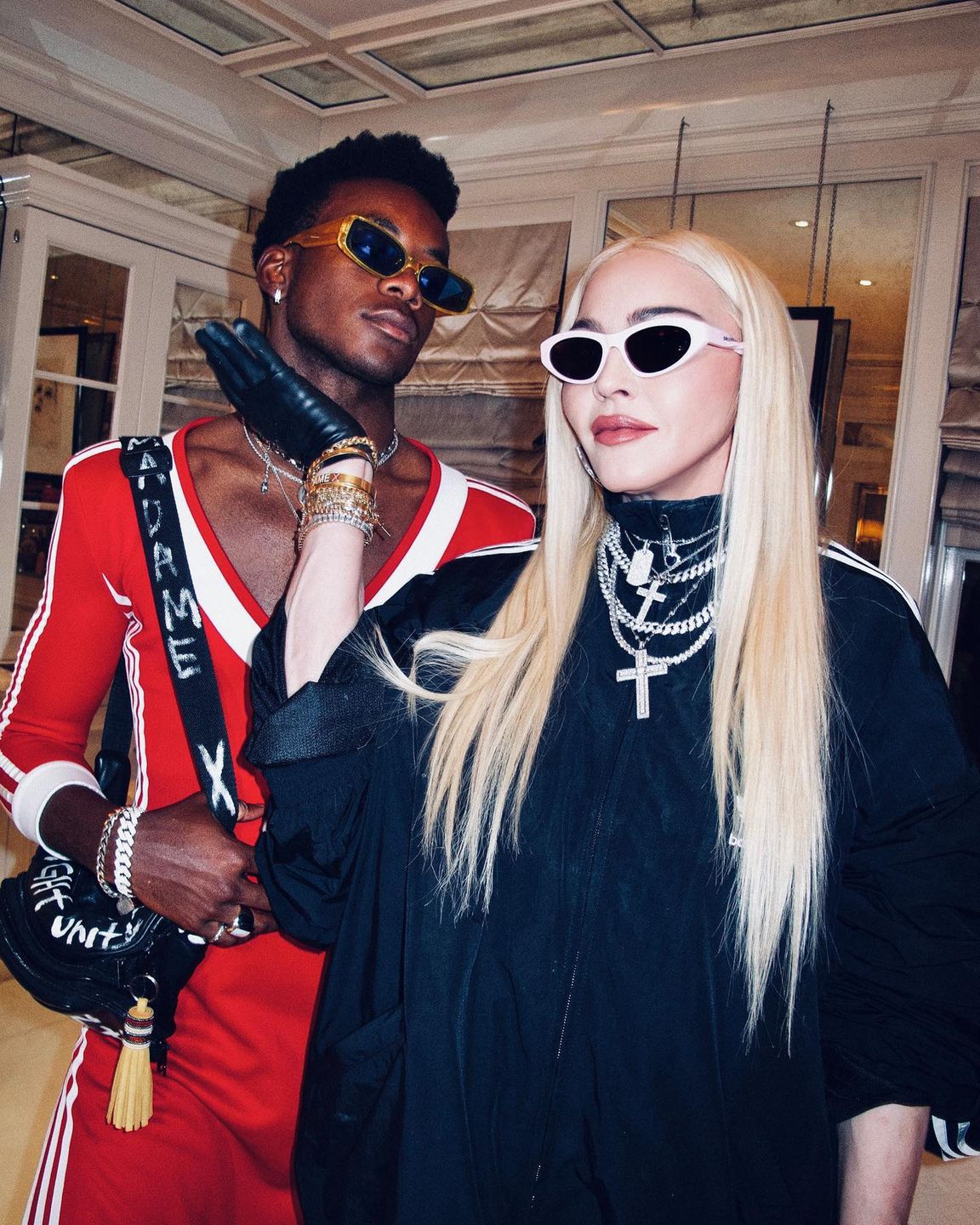 Madonna z synem na bokserskiej walce