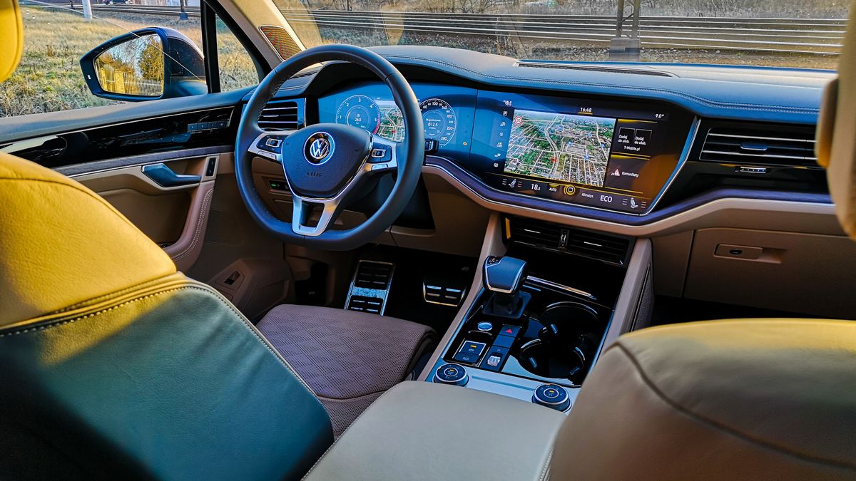 Volkswagen Touareg: Systemy wsparcia kierowcy z asystentem jazdy nocą i Innovision Cockpit 1