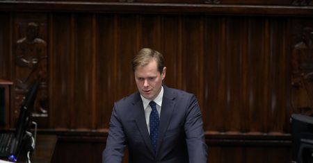 Więzienie za "dezinformację"? Kontrowersyjna ustawa w Sejmie