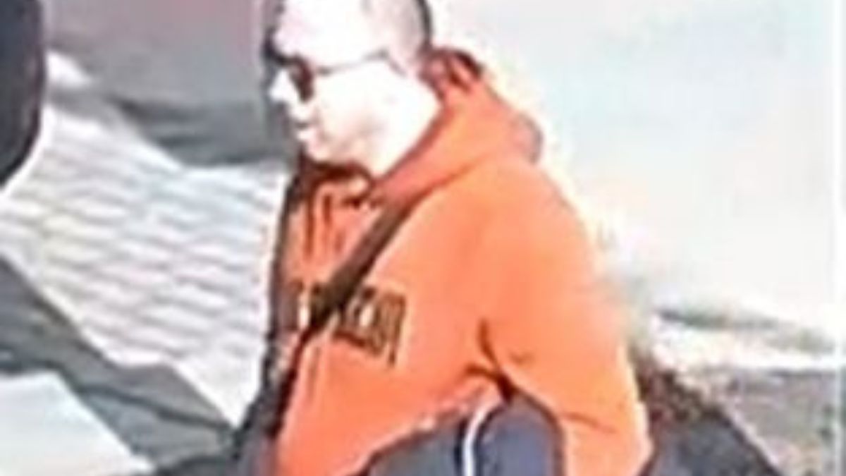 Policja usiłuje ustalić tożsamość tego mężczyzny.