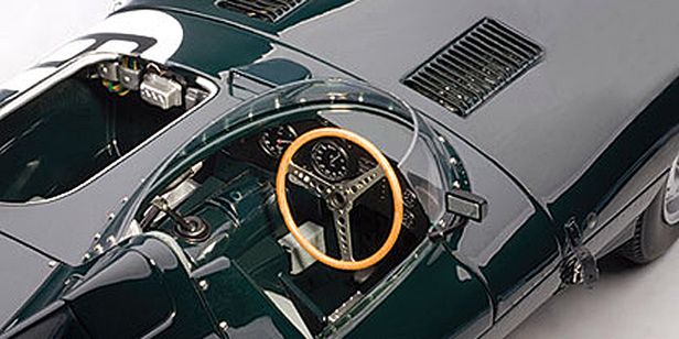 Jaguar D-Type (AutoArt)