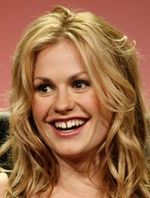 "Czysta krew": Anna Paquin w dydaktycznych szortach